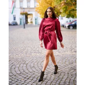   Envy ruha kereknyakú szatén kötős öves puffos vállú bordó